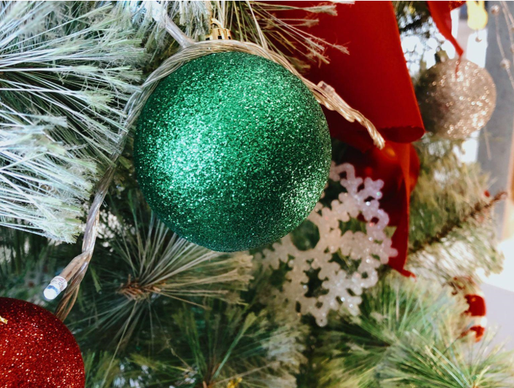 Best Deals on Artificial Christmas Trees for Festivities